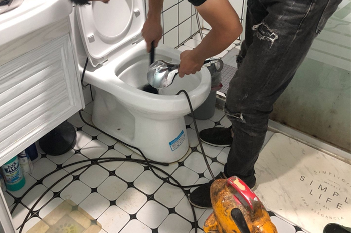 王五镇疏通下水道