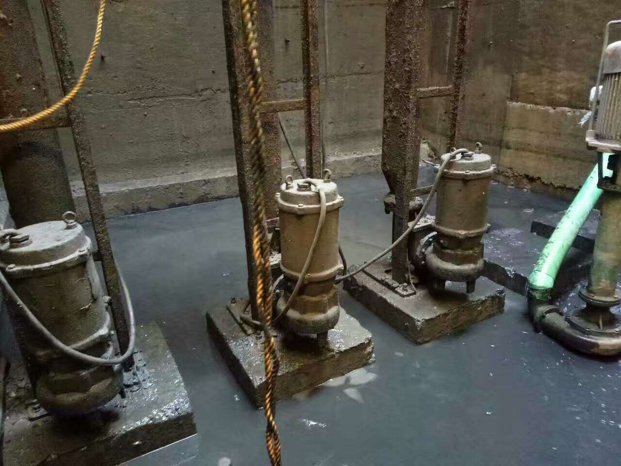 王五镇污水池清理