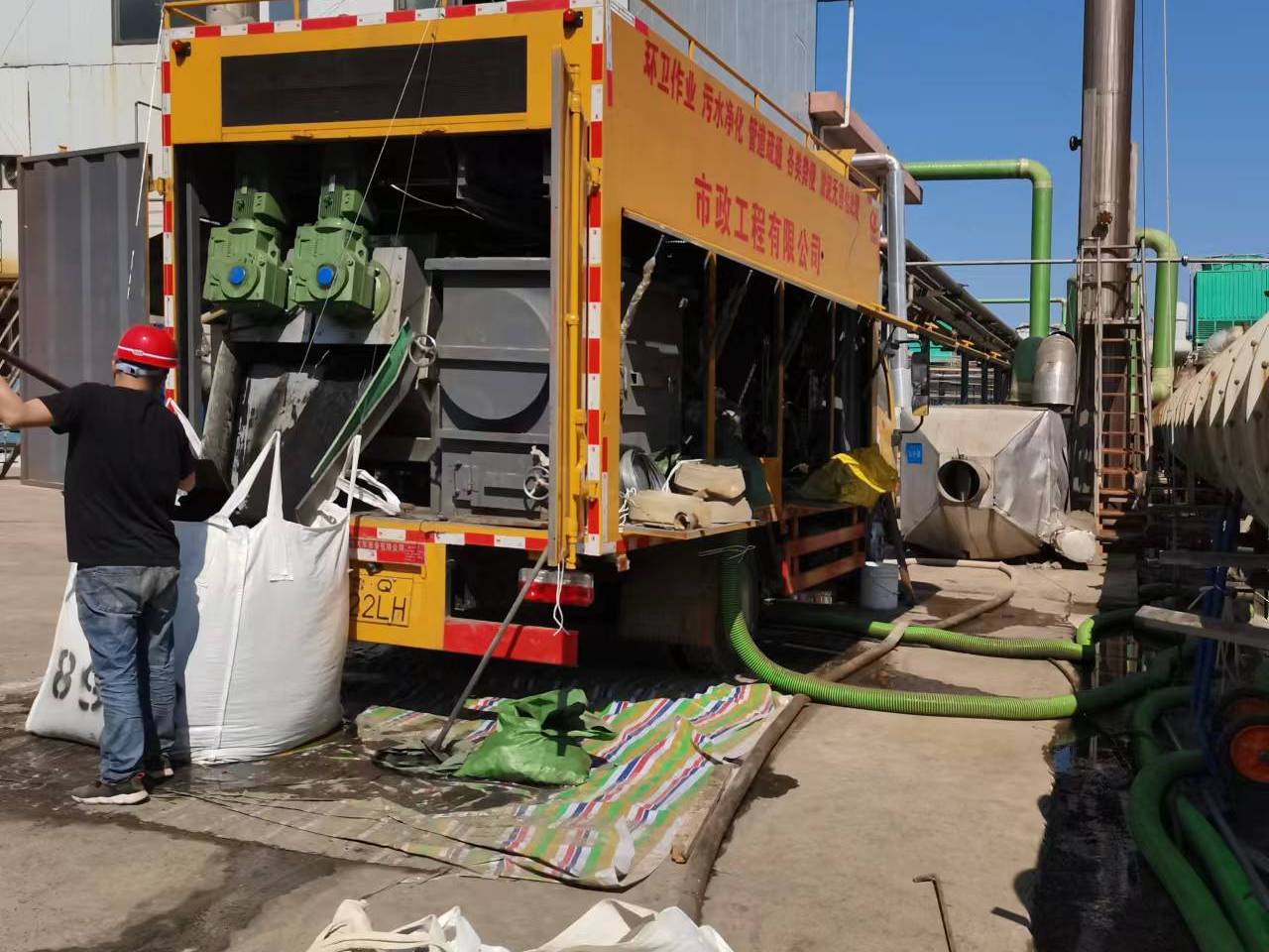 王五镇淤泥压干处理